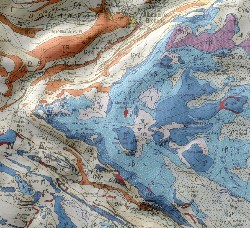 Extrait de la carte g�ologique � 1/50 000 de Murat (Cantal) drap�e sur un MNT